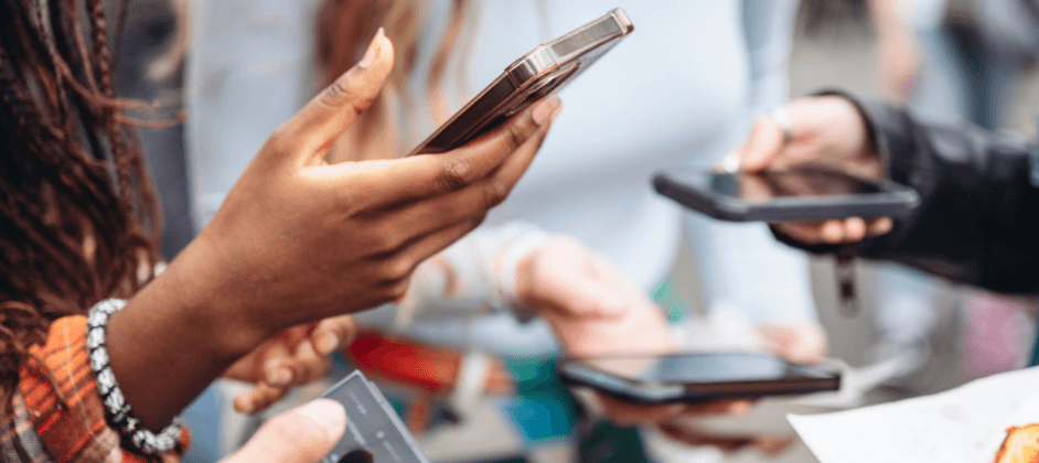 Disconnecting from Social Media Might Be The Secret To Slower Aging